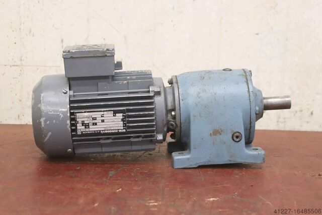 Gearmotor 0,75 kW 299 o/min SEW-Eurodrive R40A  (R40)DFT80K4