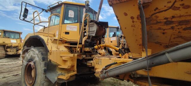 Autocarro con cassone Volvo A35D