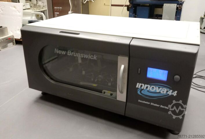 Refrigerated Incubator Shaker New Brunswick Innova 44R