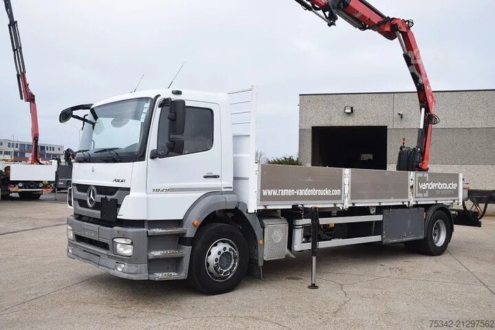 Rakodóplatform Mercedes-Benz Axor 1829 + Fassi 135 Flygip