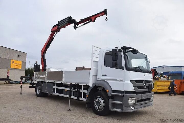 Rakodóplatform Mercedes-Benz Axor 1829 + Fassi 135 Flygip