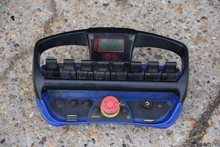 Rakodóplatform Mercedes-Benz Axor 1829 + Fassi 135 Flygip