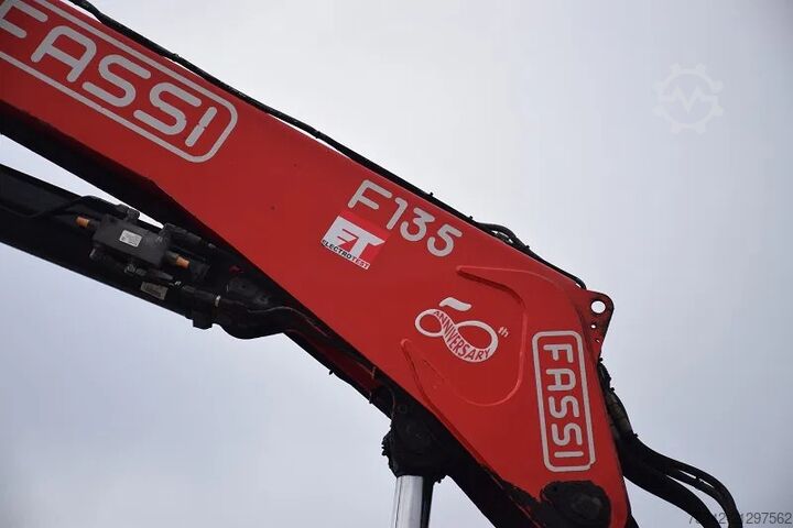 Rakodóplatform Mercedes-Benz Axor 1829 + Fassi 135 Flygip