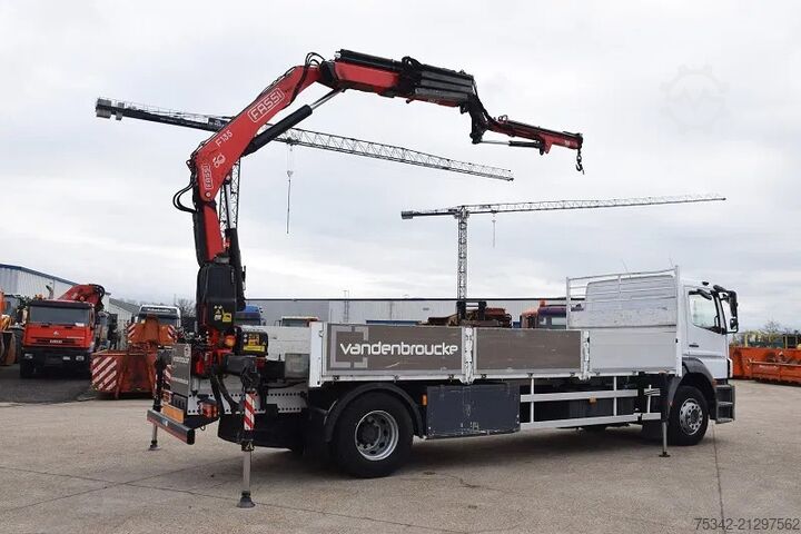Rakodóplatform Mercedes-Benz Axor 1829 + Fassi 135 Flygip