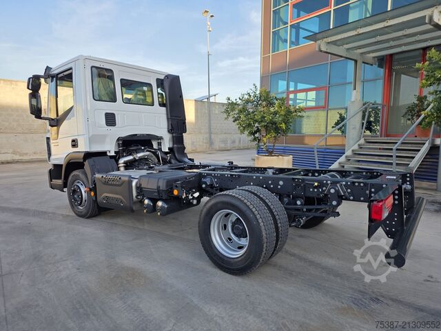 Chassi de caminhão Iveco 120EL25P
