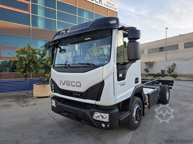 Chassi de caminhão Iveco 120EL25P