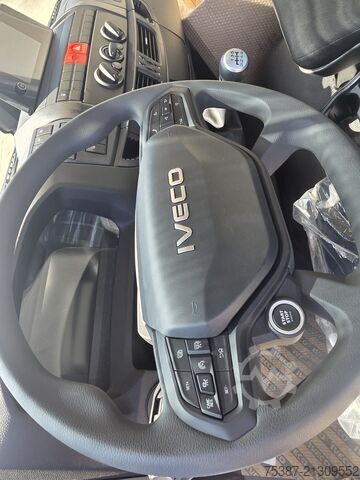 Chassi de caminhão Iveco 120EL25P
