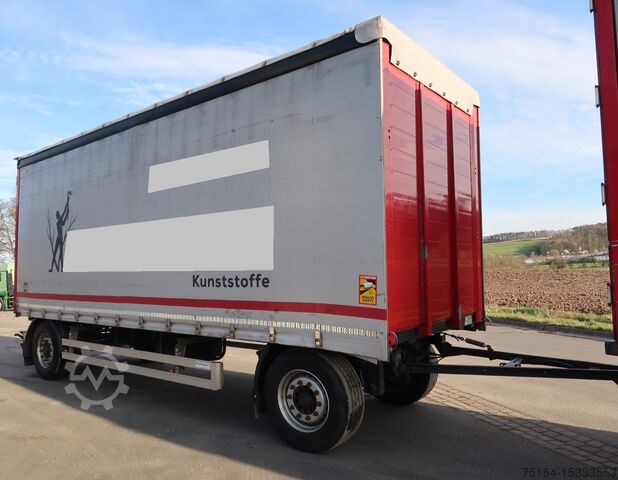 Przyczepa z płaską platformą i plandeką Hofmann