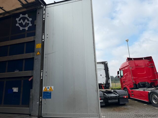 Semirimorchio con telone SCHMITZ CARGOBULL SCS 24/L - 13.62, XL, Daimler, Getränke