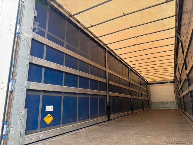 Semirimorchio con telone SCHMITZ CARGOBULL SCS 24/L - 13.62, XL, Daimler, Getränke