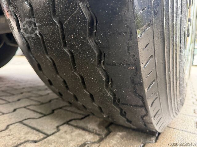 Semirimorchio con telone SCHMITZ CARGOBULL SCS 24/L - 13.62, XL, Daimler, Getränke