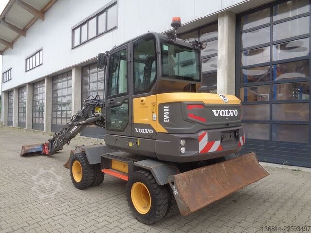 Kolový bagr VOLVO EW60E Powertilt HS03 + Löffelpaket Klima