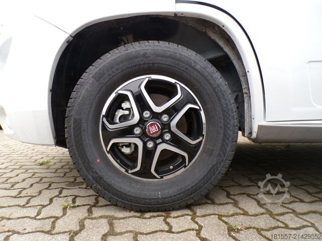 Half-integraal camper BÜRSTNER Lyseo TD 644 G Tageszulassung / Winterpaket, Bac