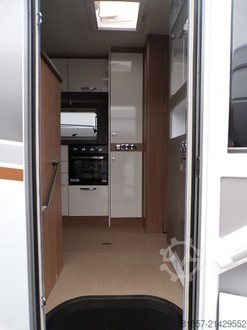 Half-integraal camper BÜRSTNER Lyseo TD 644 G Tageszulassung / Winterpaket, Bac