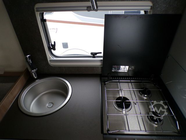 Half-integraal camper BÜRSTNER Lyseo TD 644 G Tageszulassung / Winterpaket, Bac