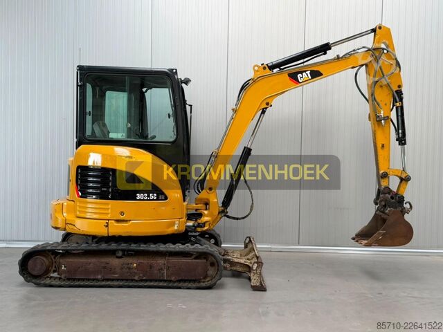 Minibagr Caterpillar 303.5 CR