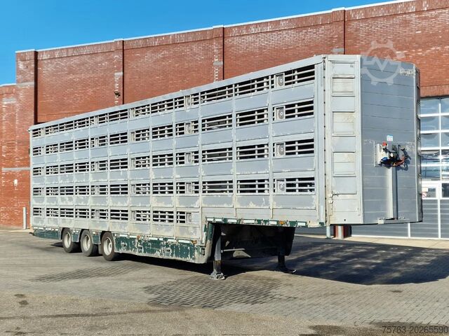 Veetransport Pezzaioli 5 deck livestock trailer - Water & Ventilation ...