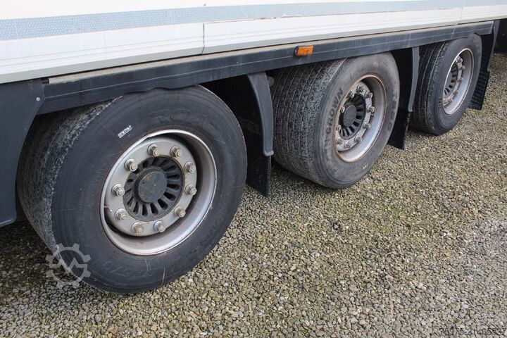 Chladírenský návěs Krone semirimorchio frigorifero mega usato