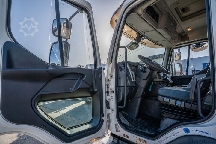Gekoeld/bevroren transport VOLVO FLH 290 +CARRIER