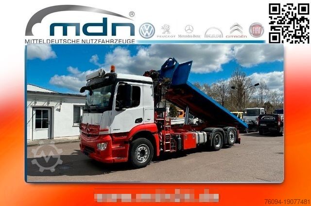 Üç taraflı damperli kamyon MERCEDES-BENZ Arocs 2532 Abrollkipper KRAN FUNK lift/lenk