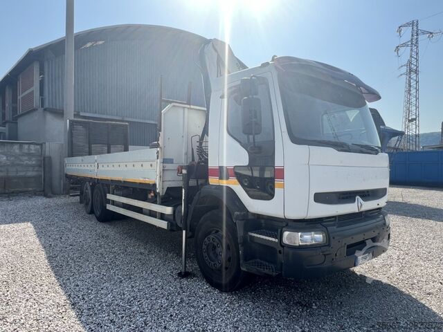 Caminhão com carroceria fixa, rampa e guindaste Renault Premium 300