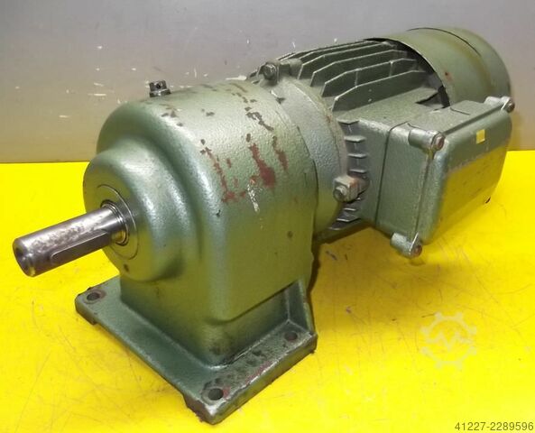 Getriebemotor 0,55 kW 121 U/min Nord SK20-90L/4 RST37