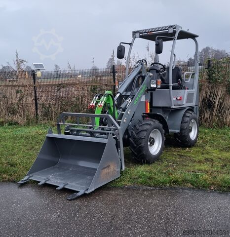 Mini kotrógép WCM L2110e