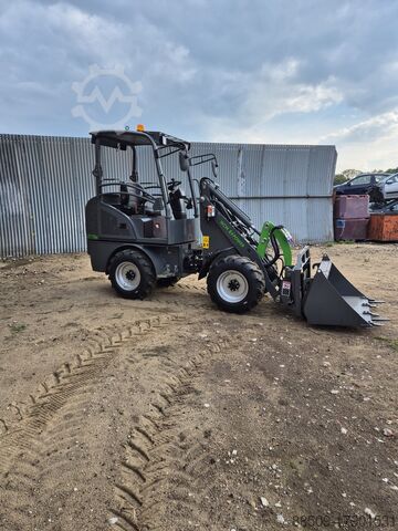 Mini kotrógép WCM L2110e