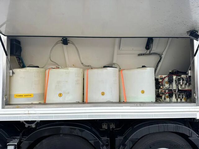 Betonpomp Volvo FM 450 8X4 + OVERMAT MSA 22.13 EPS PTO CEMENT/M...