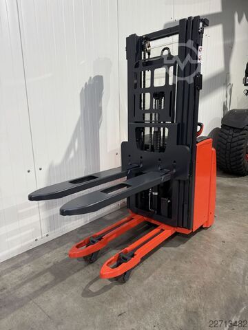 Carretilla elevadora Linde L 14 i Triplex