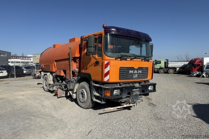 Sweeper truck MAN 19.364 FLC 4x2 Kehrmaschine