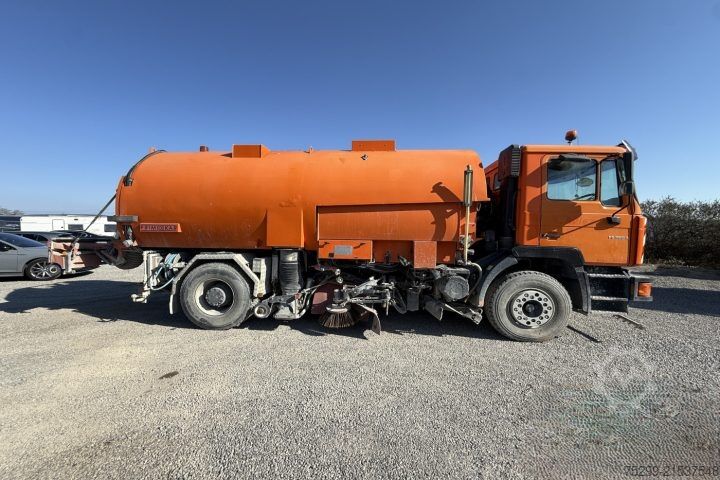 Sweeper truck MAN 19.364 FLC 4x2 Kehrmaschine