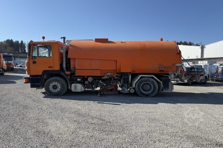 Sweeper truck MAN 19.364 FLC 4x2 Kehrmaschine