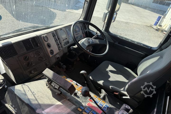 Sweeper truck MAN 19.364 FLC 4x2 Kehrmaschine