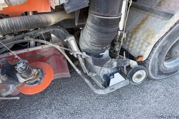 Sweeper truck MAN 19.364 FLC 4x2 Kehrmaschine