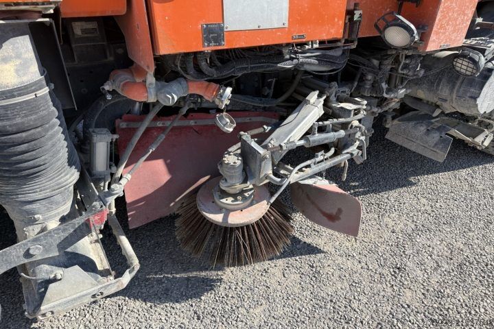 Sweeper truck MAN 19.364 FLC 4x2 Kehrmaschine