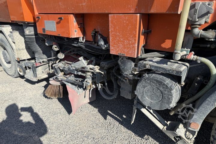 Sweeper truck MAN 19.364 FLC 4x2 Kehrmaschine
