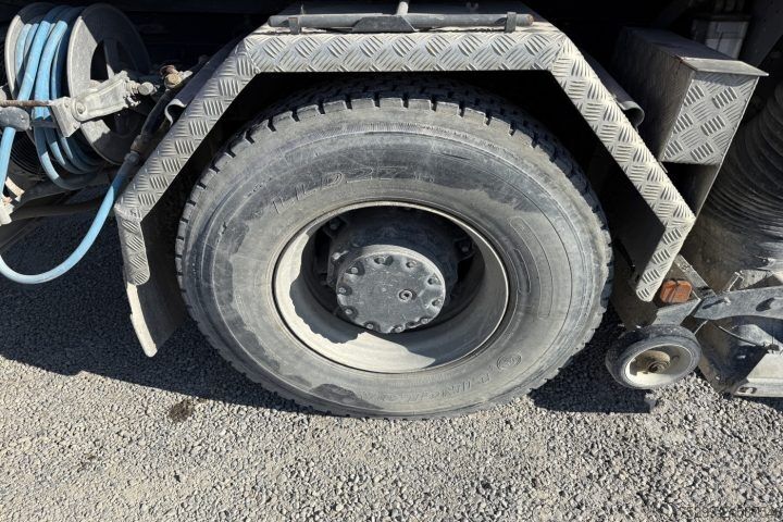 Sweeper truck MAN 19.364 FLC 4x2 Kehrmaschine