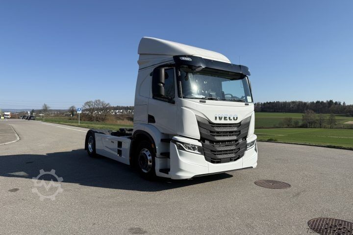 Standard tractor unit Iveco AT440S34T/P S-Way Retarder / Swiss-Vehicle