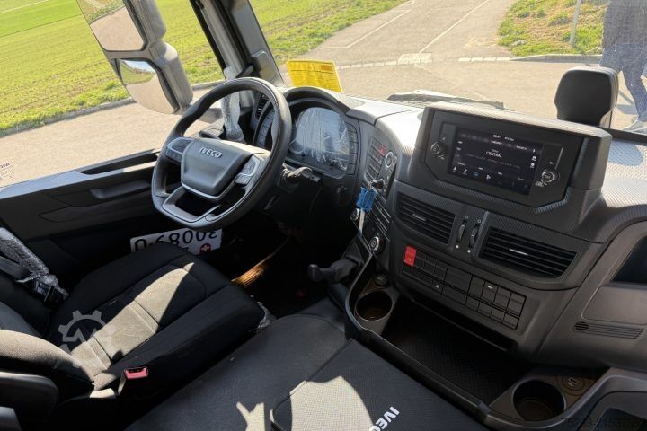 Standard tractor unit Iveco AT440S34T/P S-Way Retarder / Swiss-Vehicle