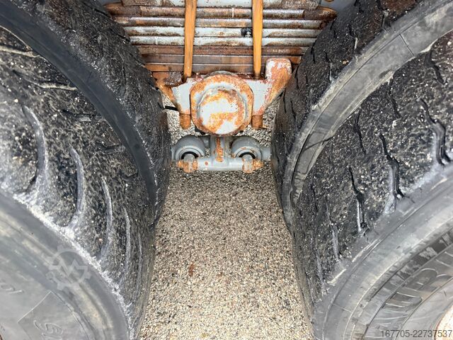 Caminhão bomba de concreto Astra HD7 84.42