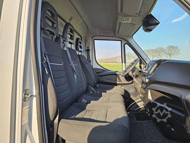 Bőrönd IVECO DAILY 35C16 Bakwagen Laadklep