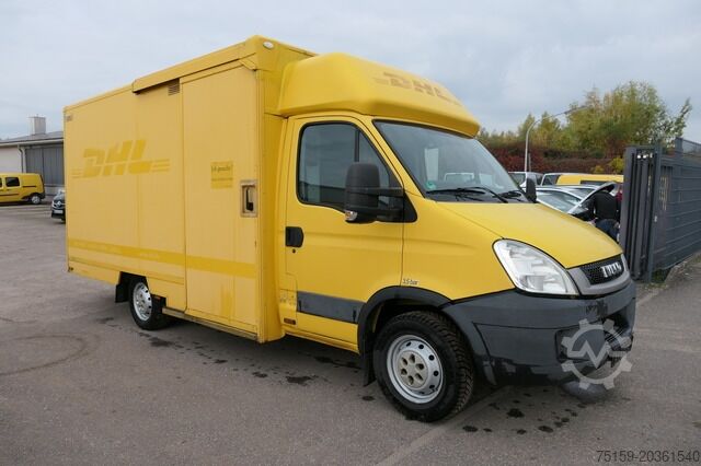 Vrachtwagen met bakwagen iveco Daily 35 S11 C30C AUTOMATIK KAMERA Regale LUFT
