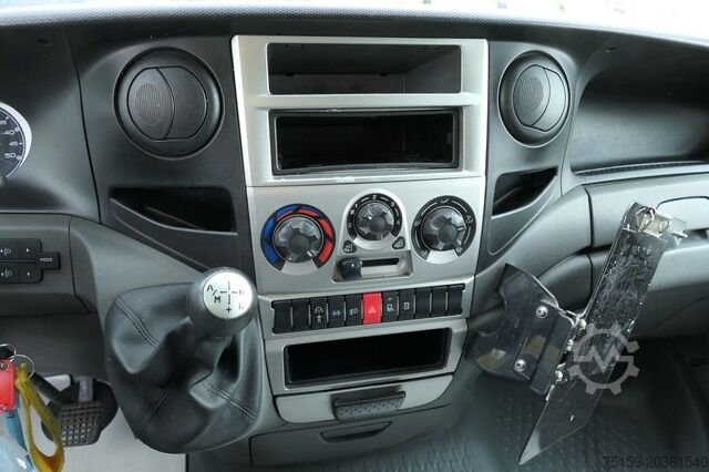 Vrachtwagen met bakwagen iveco Daily 35 S11 C30C AUTOMATIK KAMERA Regale LUFT