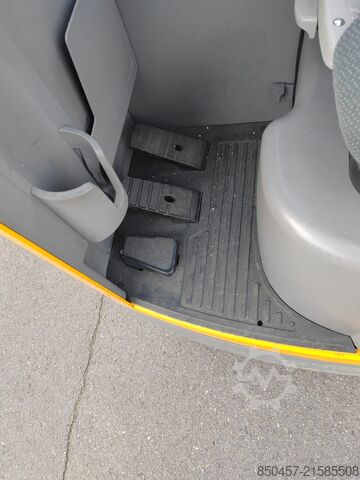 Reach trucks Jungheinrich ETM 214 Li-ion/ Camera/ drive-in