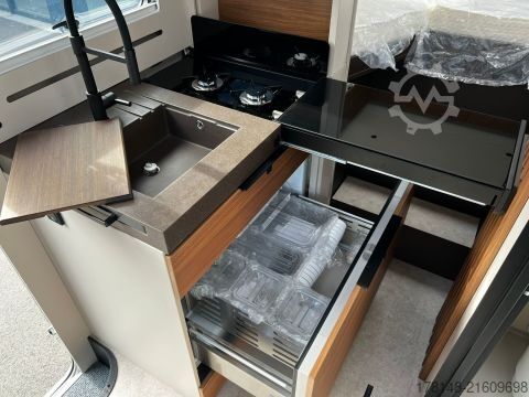 Semi-integrated camper Bürstner Signature SFT 7.0