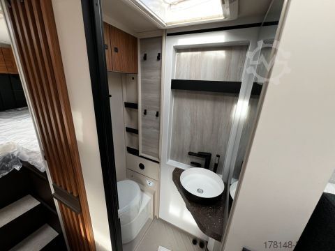 Semi-integrated camper Bürstner Signature SFT 7.0