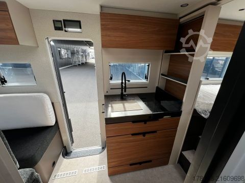 Semi-integrated camper Bürstner Signature SFT 7.0