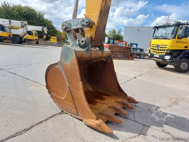 Grävmaskin med larvband Liebherr R946LC (Lifting Cab)