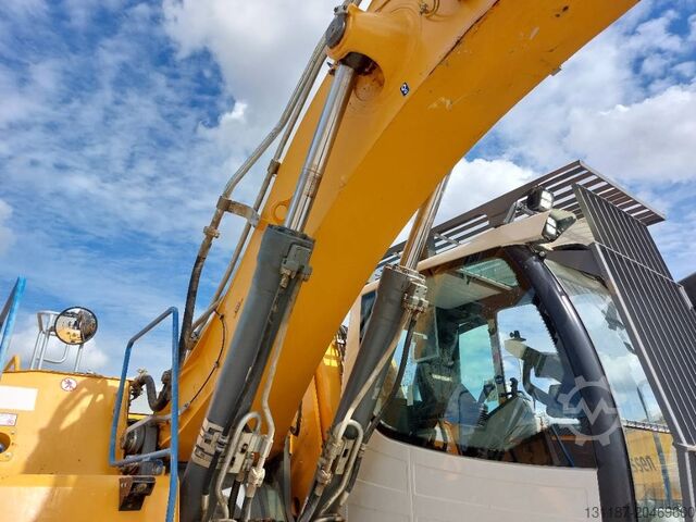 Grävmaskin med larvband Liebherr R946LC (Lifting Cab)